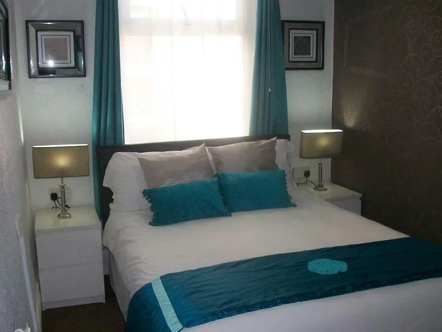Benson Hotel - Small Families & Couples Only Blackpool