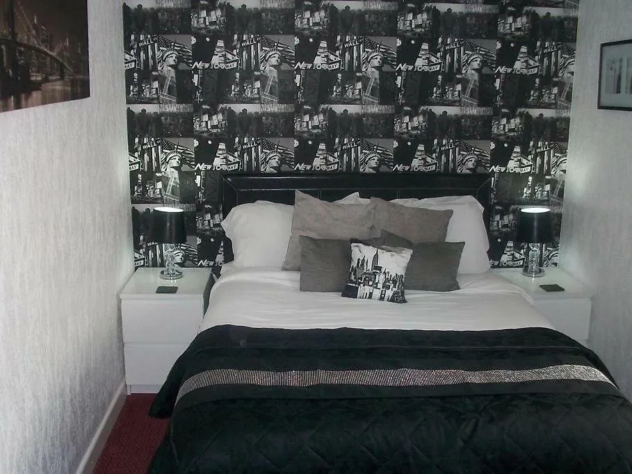 Benson Hotel - Small Families & Couples Only Blackpool Bed & Breakfast