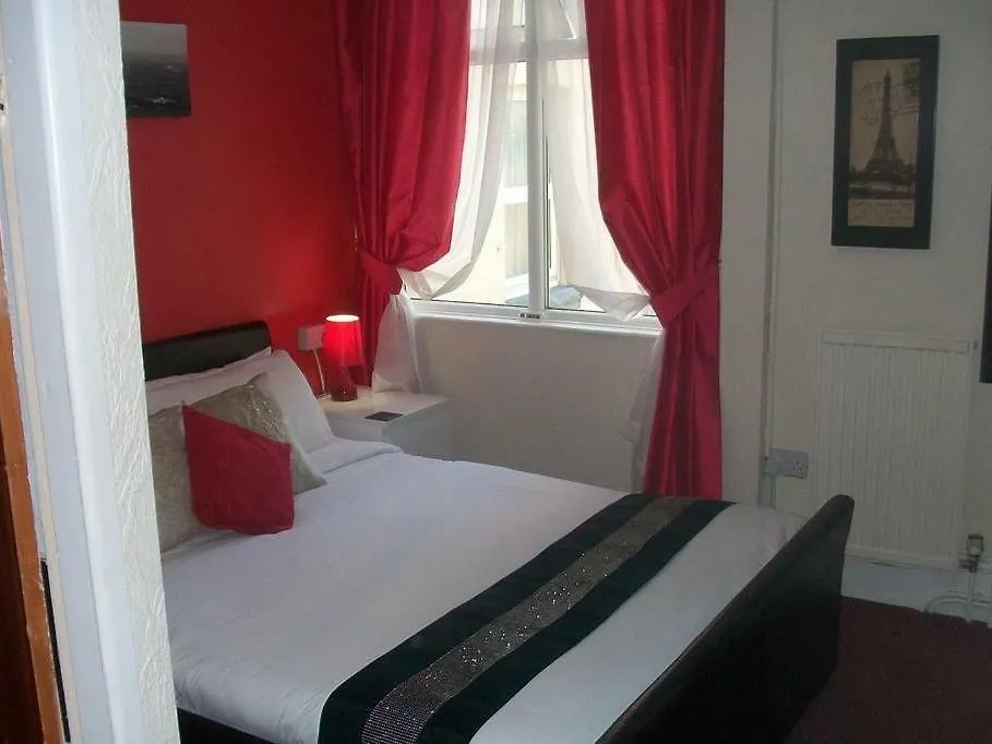 Benson Hotel - Small Families & Couples Only Blackpool Bed & Breakfast